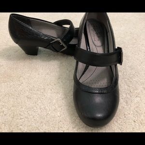 Lifestride black women’s shoes